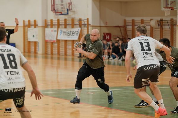 rk-kk-vs-rk-tt-107D712451-8ECE-1C07-2BFD-9E153911213A.jpg